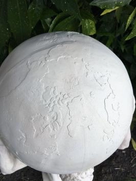Atlas met wereldbol - polystone beeld - 70 cm - oud wit